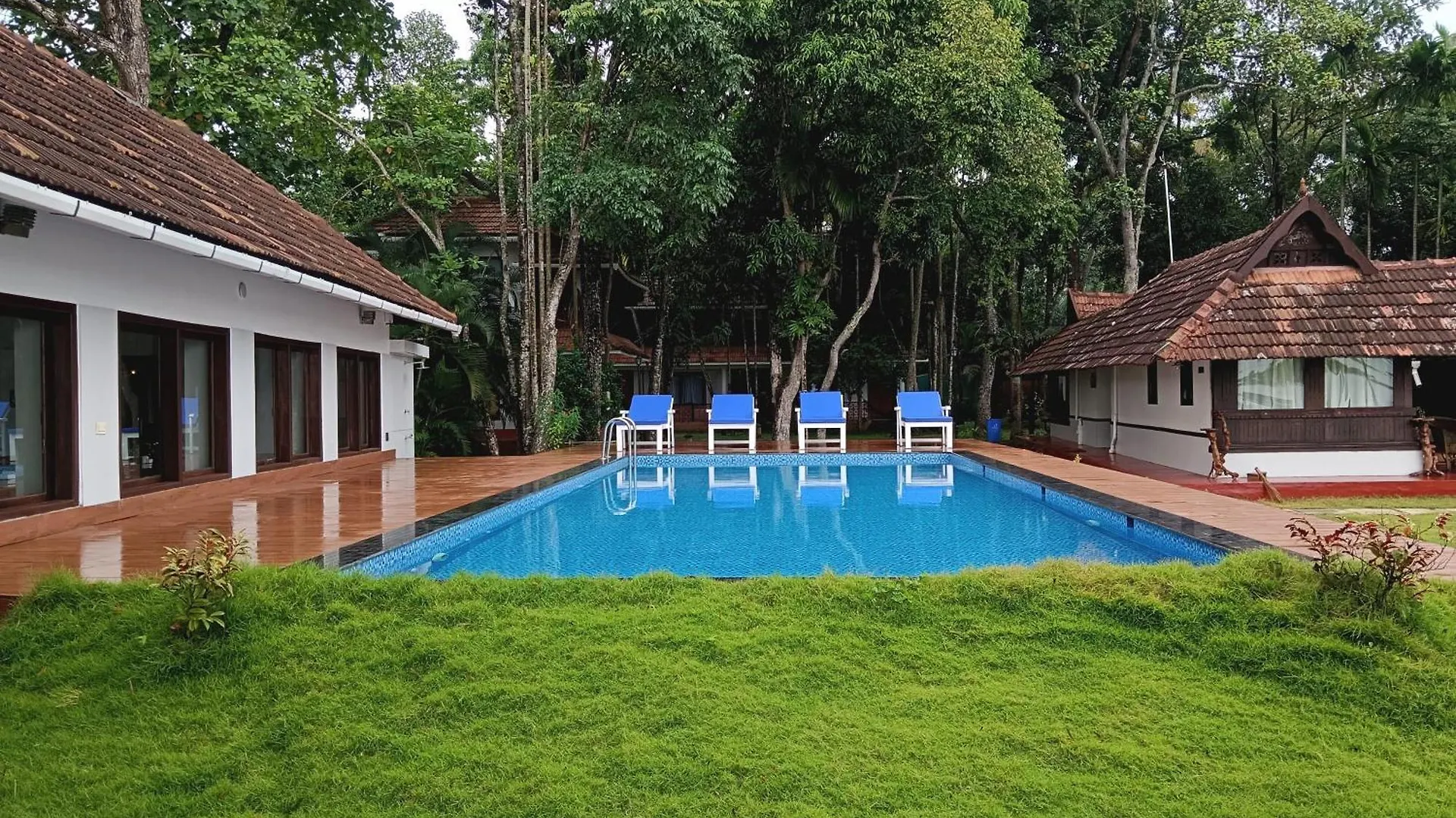 Shantitheeram Ayurveda Lakeside Heritage Resort Alappuzha 0*,  India