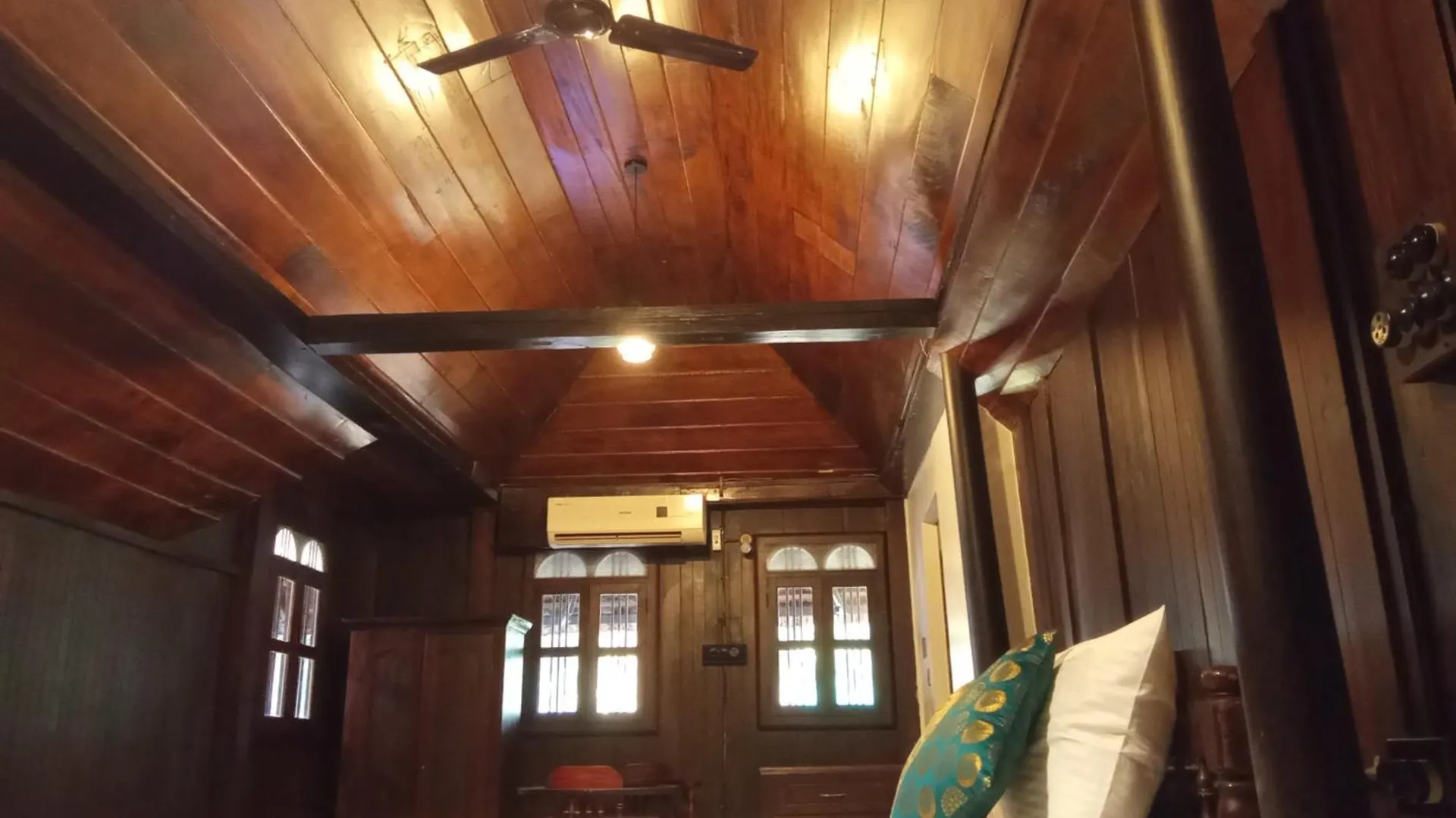 Shantitheeram Ayurveda Lakeside Heritage Resort Alappuzha