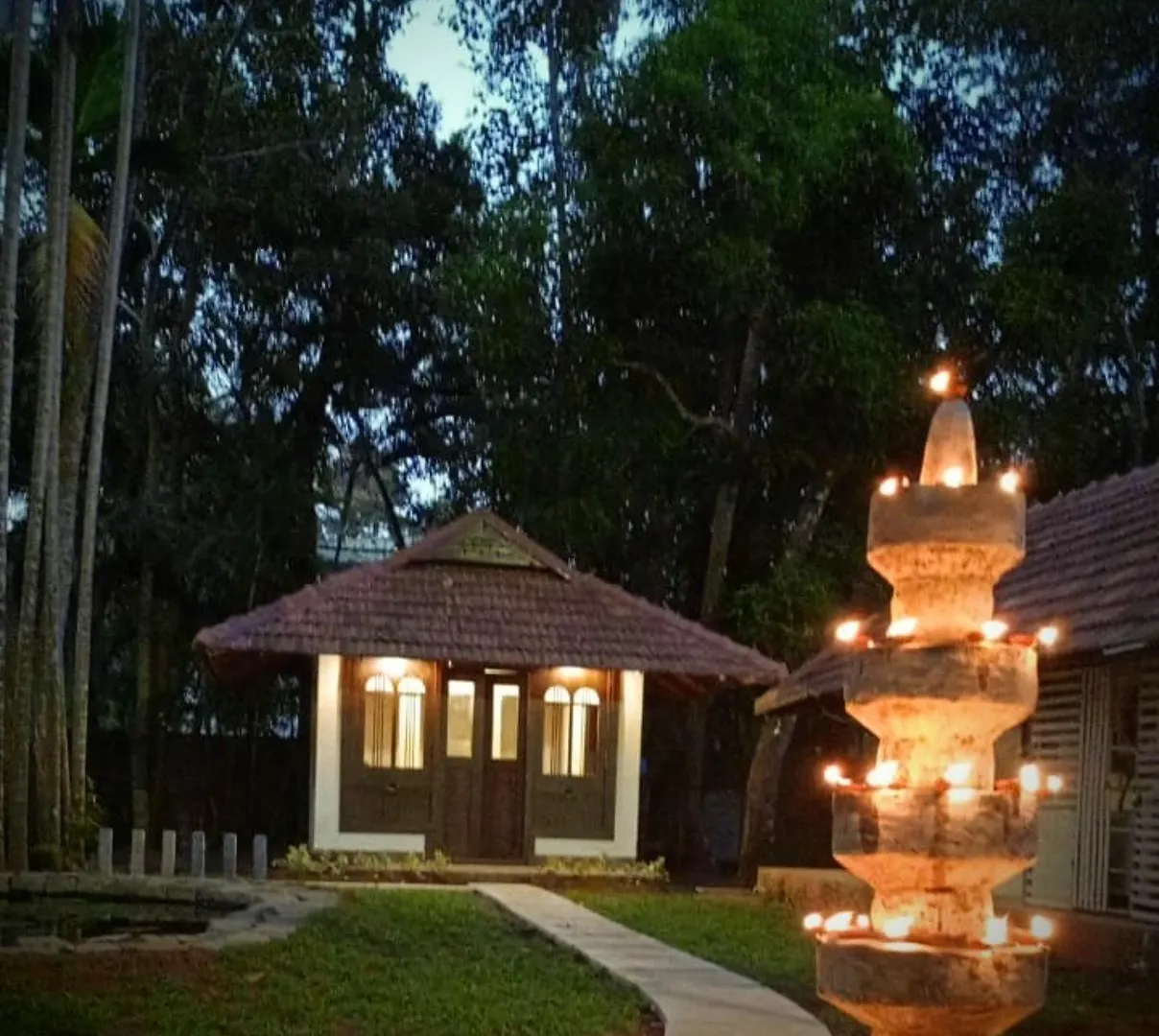 Shantitheeram Ayurveda Lakeside Heritage Resort Alappuzha