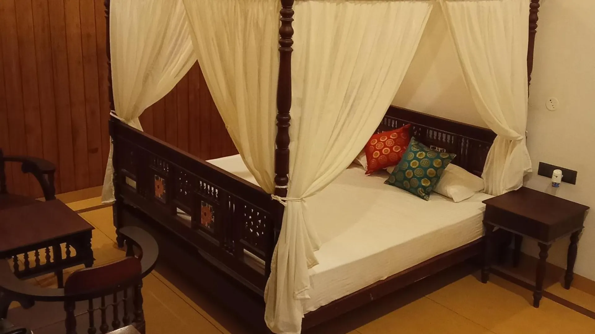 Shantitheeram Ayurveda Lakeside Heritage Resort Alappuzha